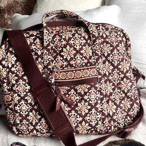 Vera Bradley laptop carrying case with strap and handles !!